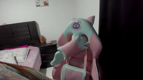 Snapshot of namibecker chatting on 12/14/25, 02:06 Nami online show from 12/14/25, 02:06