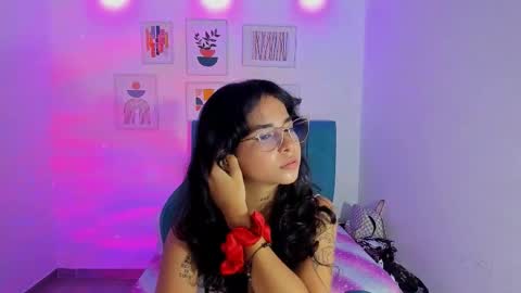 nanami_owo online show from 10/15/25, 04:01