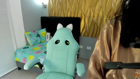 nanami_owo online show from 10/19/25, 06:03