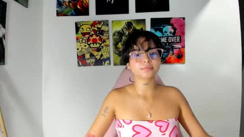 nanami_owo online show from 10/21/25, 11:49