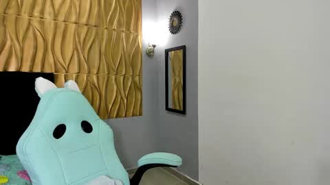nanami_owo online show from 10/23/25, 04:12