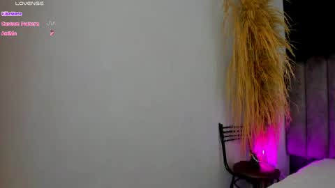 Snapshot of nanda_vixen_ chatting on 04/08/26, 12:54 Nanda online show from 04/08/26, 12:54