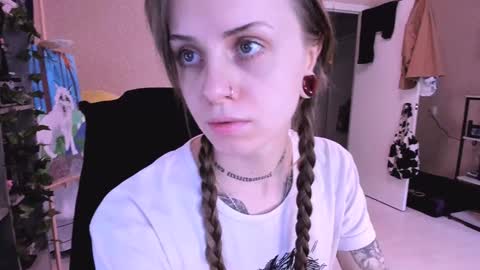 Snapshot of nanitamoore chatting on 01/11/25, 08:22 Monday-Friday 12-4 AM and 6-9 AM New York time online show from 01/11/25, 08:22