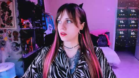 Snapshot of nanitamoore chatting on 03/05/25, 08:21 Monday-Friday 12-4 AM and 6-9 AM New York time online show from 03/05/25, 08:21