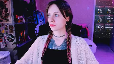 Snapshot of nanitamoore chatting on 03/09/25, 08:10 Monday-Friday 12-4 AM and 6-9 AM New York time online show from 03/09/25, 08:10