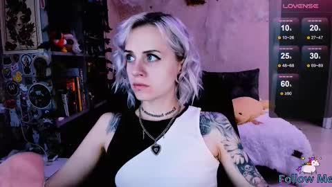 Snapshot of nanitamoore chatting on 10/06/25, 09:56 Monday-Friday 12-4 AM and 6-9 AM New York time online show from 10/06/25, 09:56