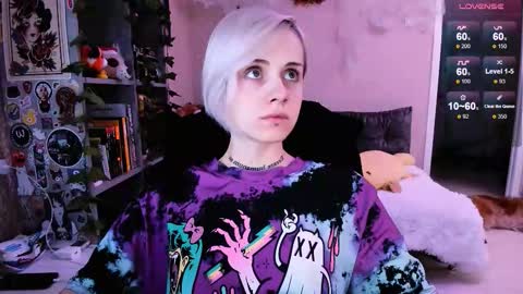 Snapshot of nanitamoore chatting on 10/09/25, 08:40 Monday-Friday 12-4 AM and 6-9 AM New York time online show from 10/09/25, 08:40