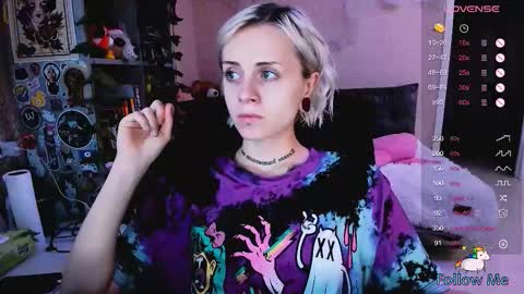 Snapshot of nanitamoore chatting on 10/16/25, 08:43 Monday-Friday 12-4 AM and 6-9 AM New York time online show from 10/16/25, 08:43