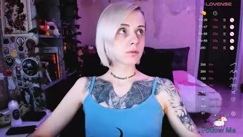 Snapshot of nanitamoore chatting on 10/21/25, 09:32 Monday-Friday 12-4 AM and 6-9 AM New York time online show from 10/21/25, 09:32