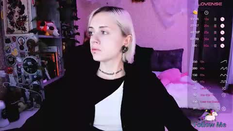 Snapshot of nanitamoore chatting on 10/23/25, 08:13 Monday-Friday 12-4 AM and 6-9 AM New York time online show from 10/23/25, 08:13