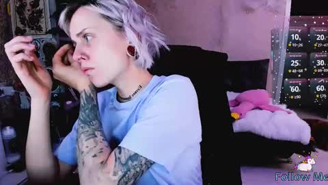 Snapshot of nanitamoore chatting on 11/02/25, 08:22 Monday-Friday 12-4 AM and 6-9 AM New York time online show from 11/02/25, 08:22