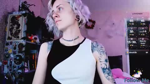 Snapshot of nanitamoore chatting on 11/05/25, 08:31 Monday-Friday 12-4 AM and 6-9 AM New York time online show from 11/05/25, 08:31