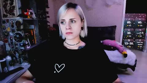 Snapshot of nanitamoore chatting on 11/06/25, 08:32 Monday-Friday 12-4 AM and 6-9 AM New York time online show from 11/06/25, 08:32