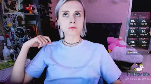 Snapshot of nanitamoore chatting on 11/20/25, 09:36 Monday-Friday 12-4 AM and 6-9 AM New York time online show from 11/20/25, 09:36