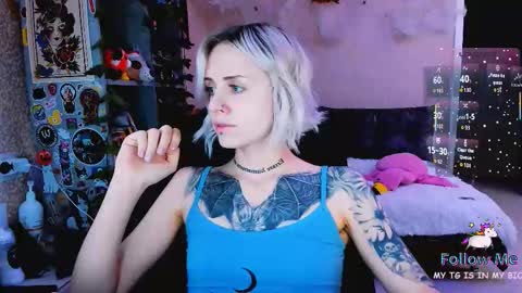 Snapshot of nanitamoore chatting on 11/28/25, 08:22 Monday-Friday 12-4 AM and 6-9 AM New York time online show from 11/28/25, 08:22