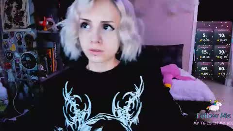 Snapshot of nanitamoore chatting on 11/30/25, 08:35 Monday-Friday 12-4 AM and 6-9 AM New York time online show from 11/30/25, 08:35