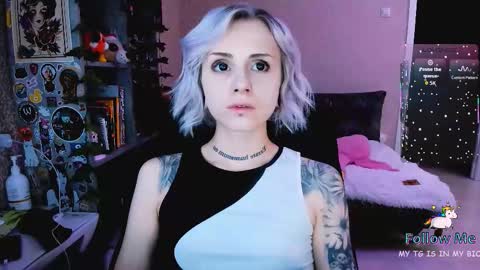 Snapshot of nanitamoore chatting on 12/04/25, 08:17 Monday-Friday 12-4 AM and 6-9 AM New York time online show from 12/04/25, 08:17