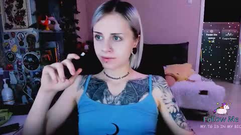 Snapshot of nanitamoore chatting on 12/13/25, 10:04 Monday-Friday 12-4 AM and 6-9 AM New York time online show from 12/13/25, 10:04