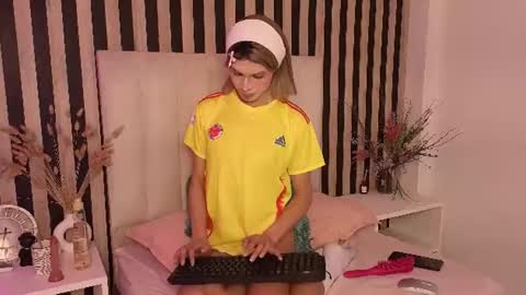 nano_kawaii online show from 06/17/26, 12:29