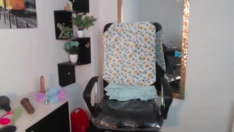 Snapshot of nany_pretty chatting on 12/18/24, 05:31 nany_pretty online show from 12/18/24, 05:31