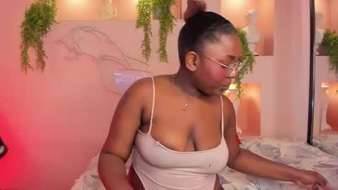 Snapshot of nanymoreno chatting on 11/06/25, 02:07 nanymoreno online show from 11/06/25, 02:07