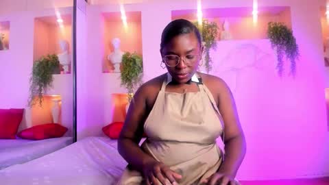 Snapshot of nanymoreno chatting on 11/18/25, 12:31 nanymoreno online show from 11/18/25, 12:31