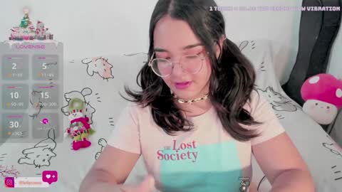 Snapshot of naoko_uwu chatting on 12/10/24, 03:01 Naoko online show from 12/10/24, 03:01