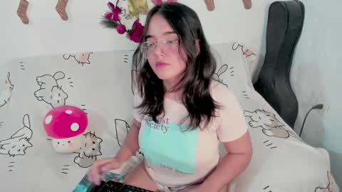 Snapshot of naoko_uwu chatting on 12/14/24, 12:55 Naoko online show from 12/14/24, 12:55