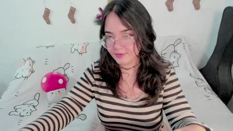 Snapshot of naoko_uwu chatting on 12/29/24, 02:21 Naoko online show from 12/29/24, 02:21
