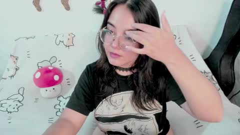 Snapshot of naoko_uwu chatting on 01/03/25, 01:48 Naoko online show from 01/03/25, 01:48