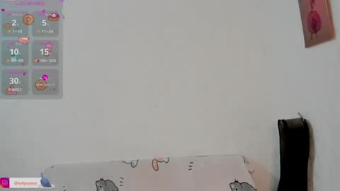 Snapshot of naoko_uwu chatting on 01/11/25, 04:06 Naoko online show from 01/11/25, 04:06