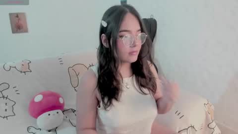 Snapshot of naoko_uwu chatting on 02/21/25, 02:06 Naoko online show from 02/21/25, 02:06