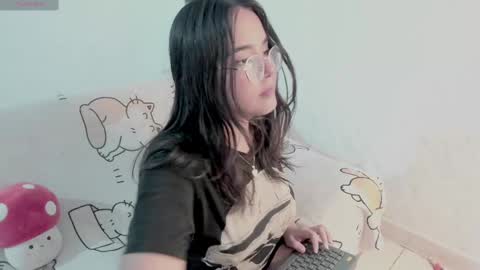 Snapshot of naoko_uwu chatting on 02/25/25, 12:47 Naoko online show from 02/25/25, 12:47