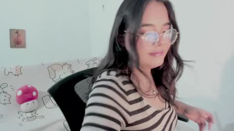 Snapshot of naoko_uwu chatting on 03/07/25, 01:53 Naoko online show from 03/07/25, 01:53