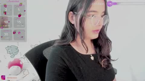 Snapshot of naoko_uwu chatting on 03/09/25, 02:43 Naoko online show from 03/09/25, 02:43