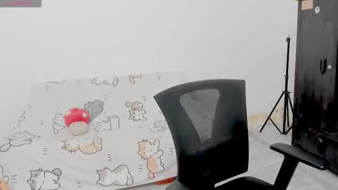 Snapshot of naoko_uwu chatting on 11/03/25, 10:10 Naoko online show from 11/03/25, 10:10