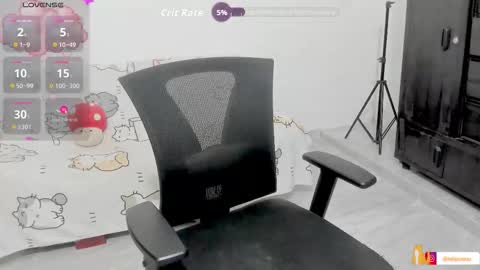 Snapshot of naoko_uwu chatting on 11/13/25, 01:48 Naoko online show from 11/13/25, 01:48