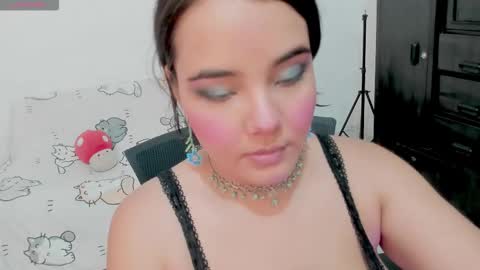 Snapshot of naoko_uwu chatting on 11/26/25, 10:22 Naoko online show from 11/26/25, 10:22