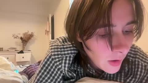 Naomi      online show from 06/06/26, 04:28