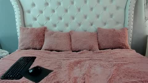 naomi online show from 10/28/25, 01:47