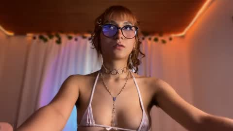 Snapshot of naomi_gyal chatting on 06/08/26, 01:55 Naomi online show from 06/08/26, 01:55