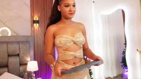 Snapshot of naomi_monroe chatting on 12/13/25, 08:14 Naomi online show from 12/13/25, 08:14