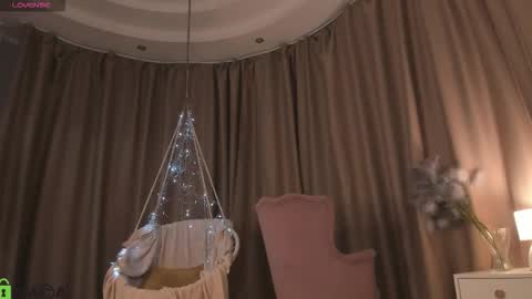 Naomi online show from 09/15/25, 11:49