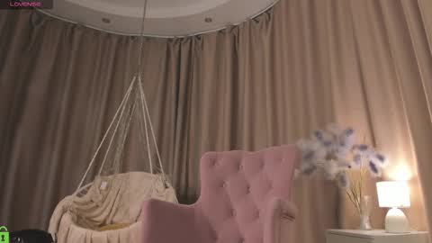 Naomi online show from 10/14/25, 12:33