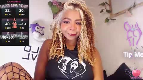 Snapshot of naomi_rider77 chatting on 10/12/25, 09:19 mara Jos online show from 10/12/25, 09:19