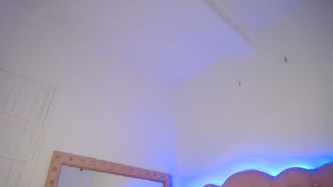 Snapshot of naomi_shayk chatting on 04/16/26, 09:39 naomi_shayk online show from 04/16/26, 09:39
