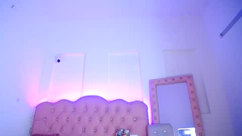 naomi_shayk online show from 08/04/26, 06:32