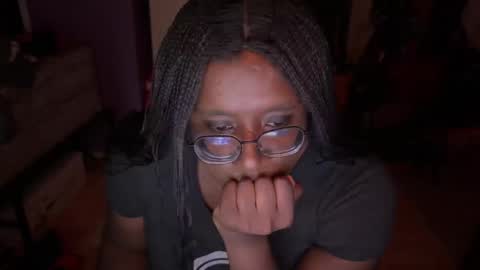 Naomi online show from 10/12/25, 10:20