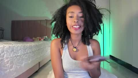 Snapshot of naomii1020 chatting on 10/03/25, 01:24 Naomii online show from 10/03/25, 01:24