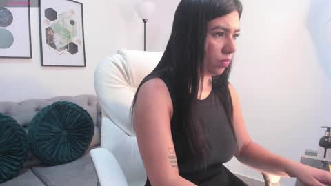 Naomi Campbell online show from 09/23/25, 05:05